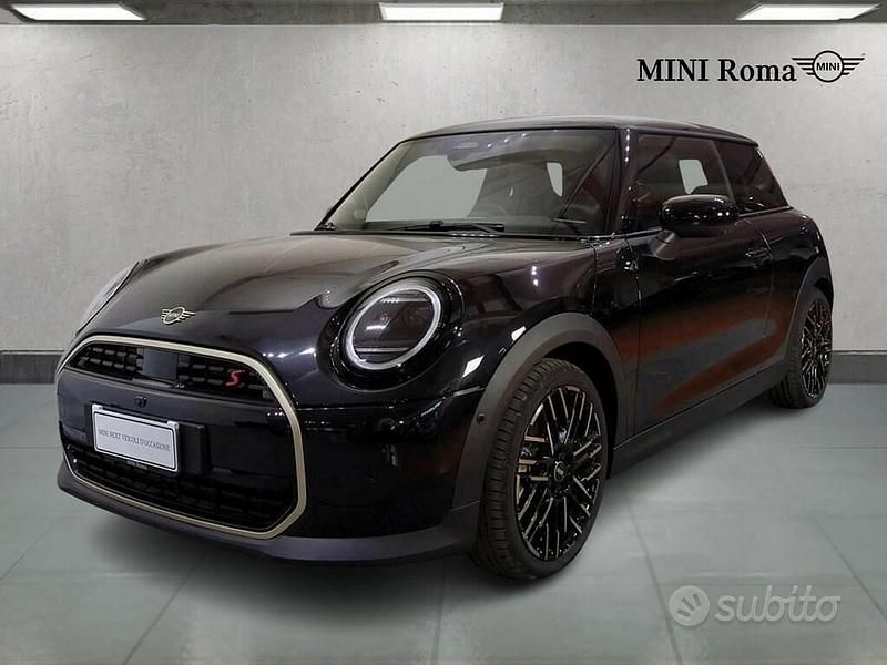 Usata Mini Cooper Favoured 204 CV (150 kW) 2024 Midnight black ii Utilitaria