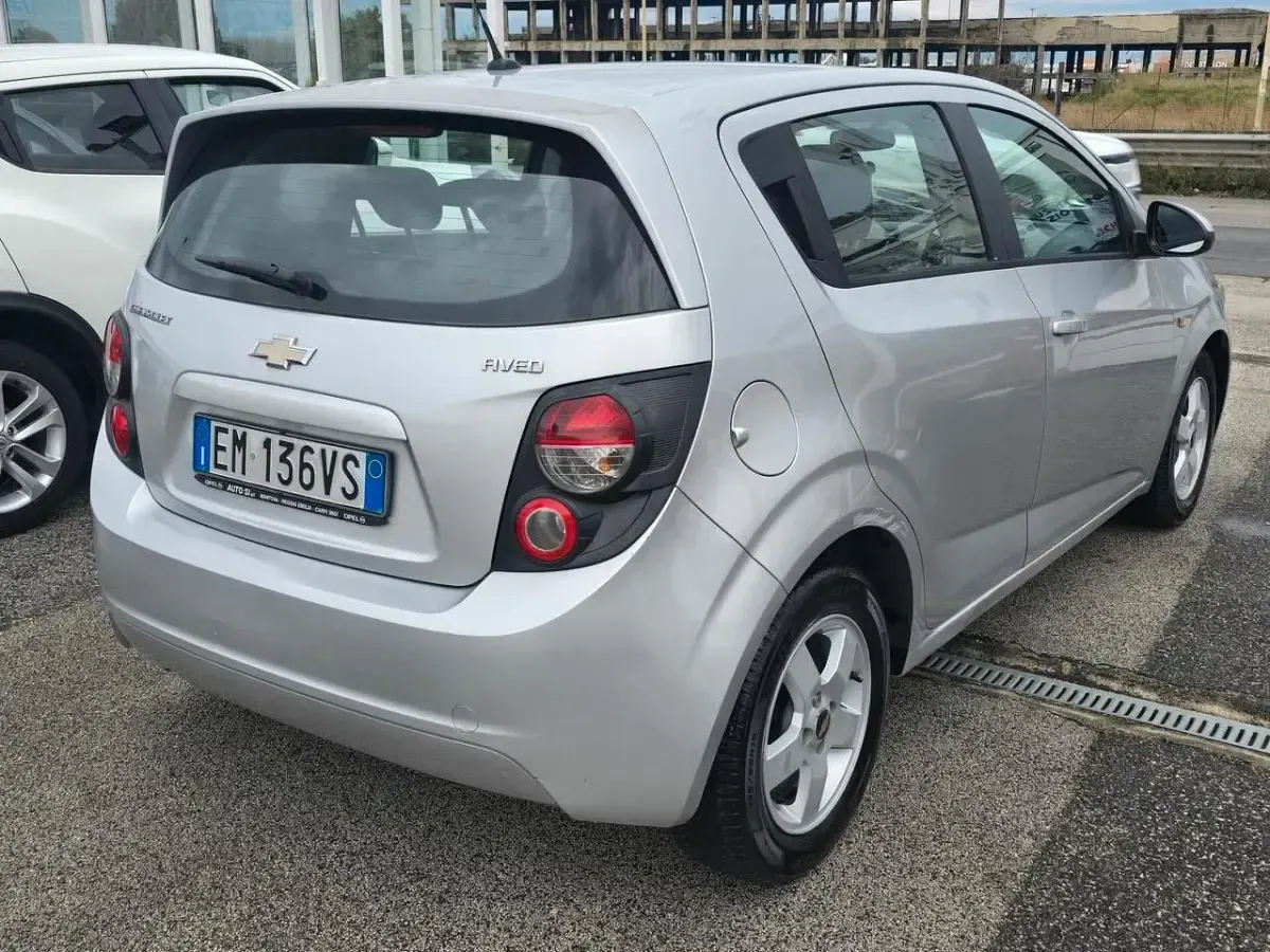 Usata Chevrolet Aveo LS 84 CV (61 kW) 2013 Argento Berlina