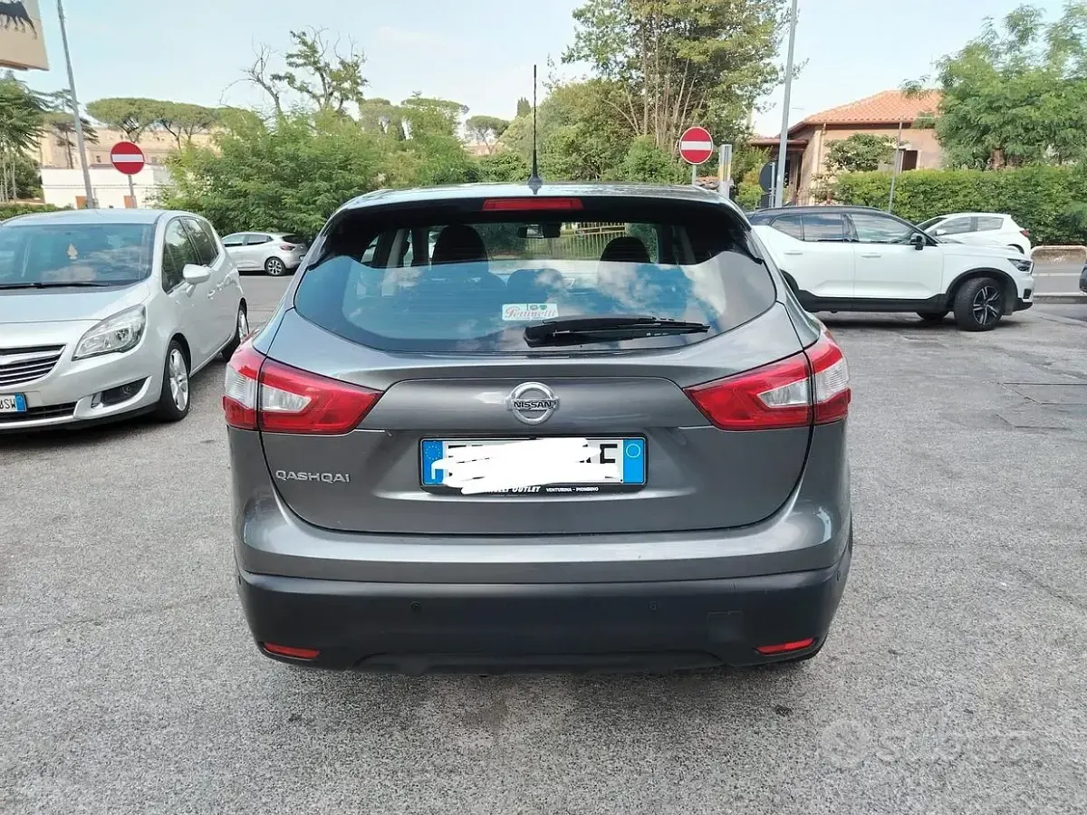 Usata Nissan Qashqai Acenta 131 CV (96 kW) 2016 Grigio SUV