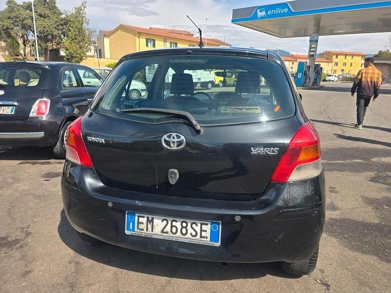 Usata Toyota Yaris Sol 99 CV (72 kW) 2011 Nero Utilitaria