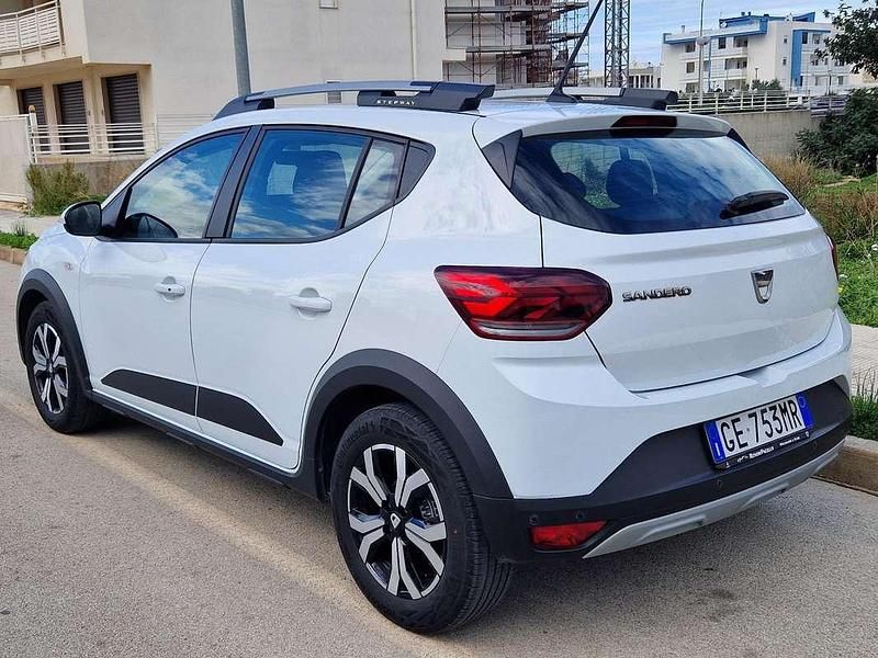 Usata Dacia Sandero Comfort 101 CV (74 kW) 2021 Bianco SUV