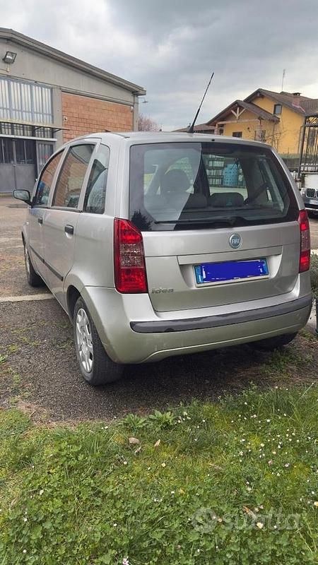 Usata Fiat Idea 95 CV (69 kW) 2005 Grigio Monovolume