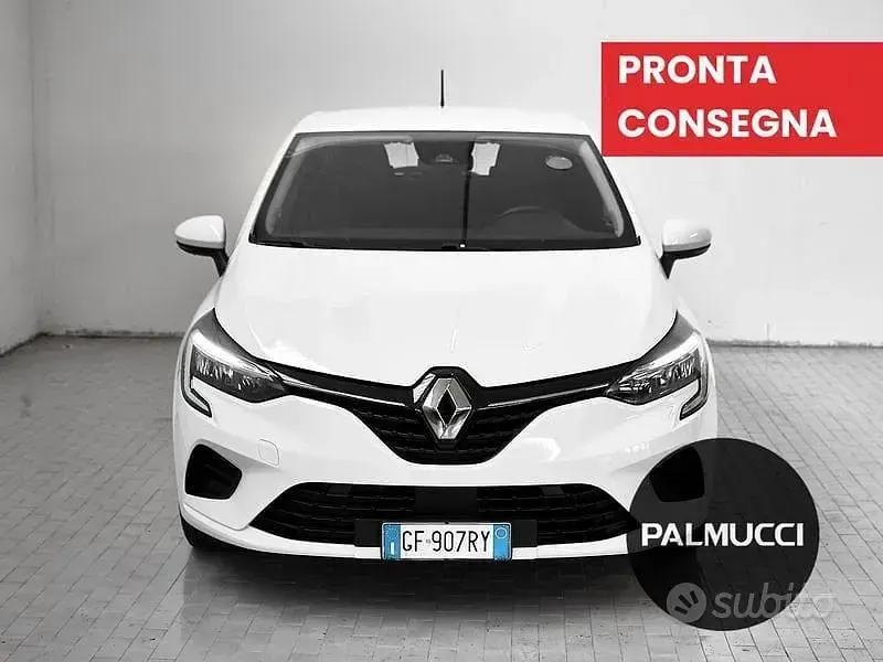 Używany Renault Clio V Business 72 KM (52 kW) 2021 Biały Sedan/Limuzyna