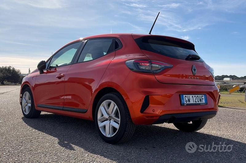 Usata Renault Clio V 101 CV (74 kW) 2024 Berlina