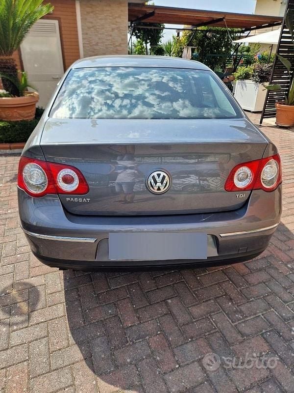 Usata VW Passat Comfortline 105 CV (77 kW) 2005 Grigio Berlina