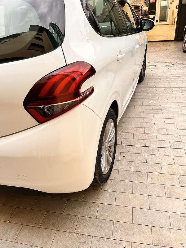 Usata Peugeot 208 Style 82 CV (60 kW) 2019 Utilitaria