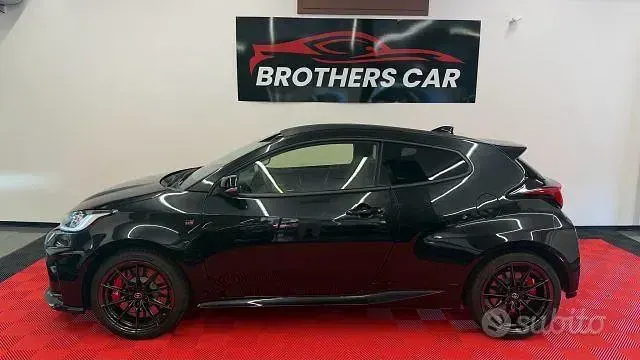 Usata Toyota Yaris 261 CV (191 kW) 2024 Nero Utilitaria