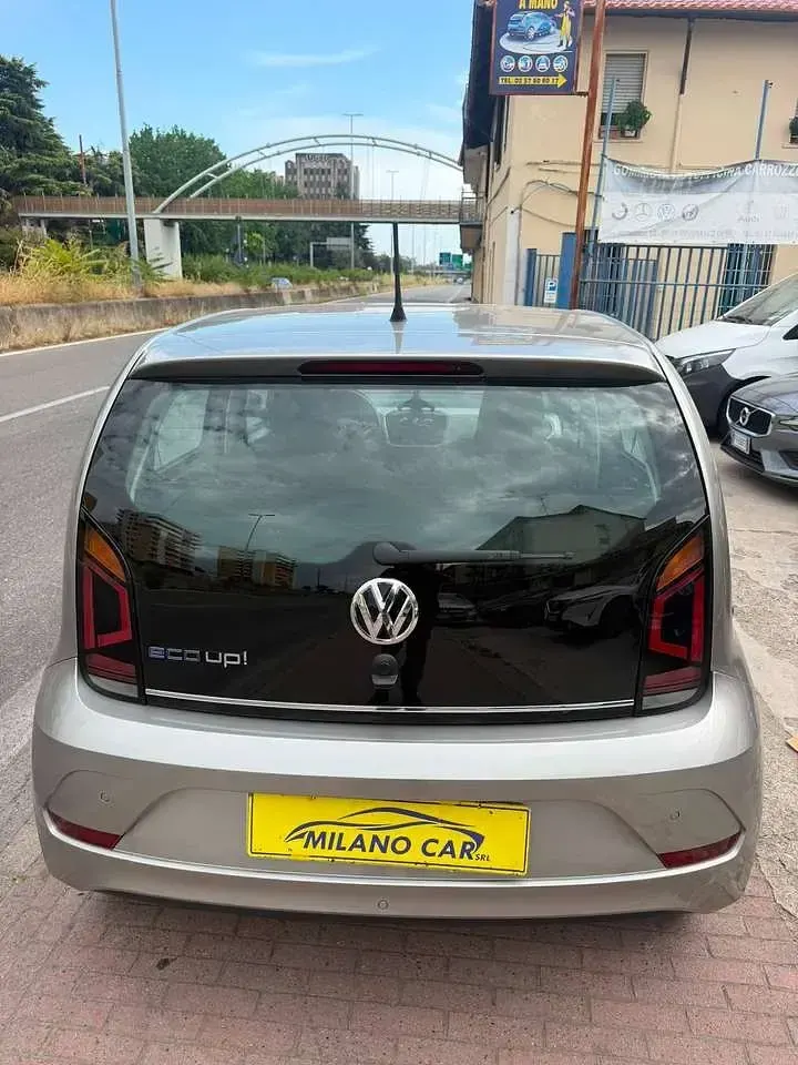 Usata VW up! Highline 68 CV (50 kW) 2019 Argento Utilitaria