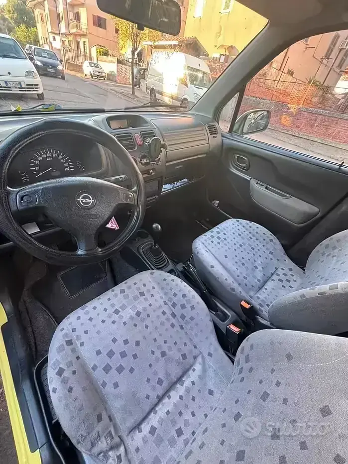 Usata Opel Agila 75 CV (55 kW) 2003 Giallo Monovolume