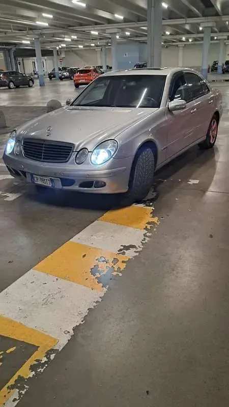 Usata Mercedes E220 Classic 150 CV (110 kW) 2003 Berlina
