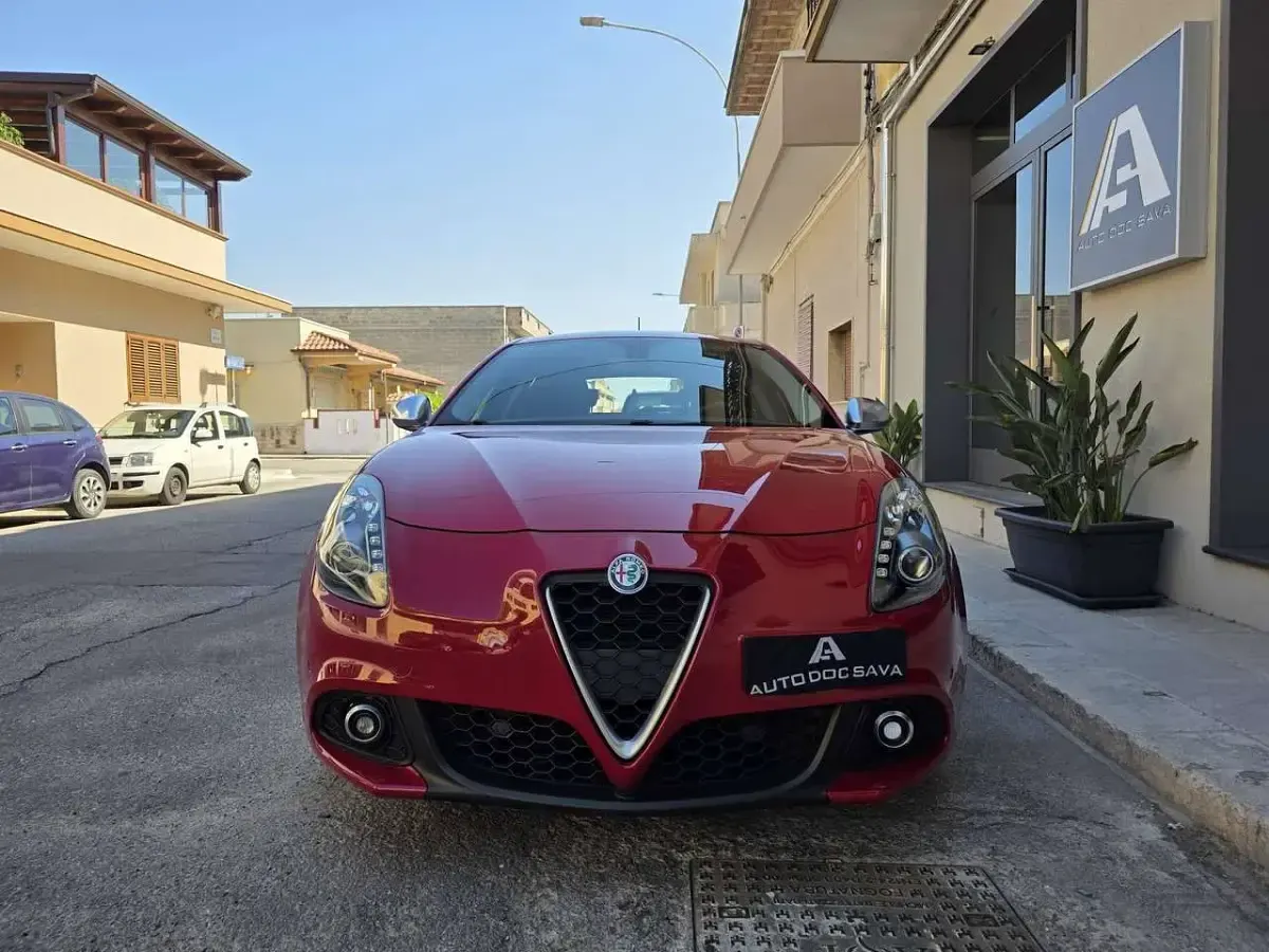 Usata Alfa Romeo Giulietta 120 CV (88 kW) 2018 Rosso Utilitaria