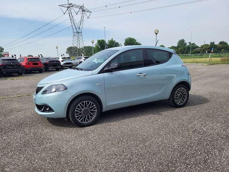 Usata Lancia Ypsilon Gold 69 CV (50 kW) 2023 Rugiada Utilitaria