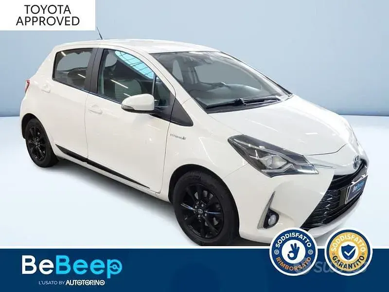 Usata Toyota Yaris Hybrid Active 100 CV (73 kW) 2019 Bianco pastello Berlina