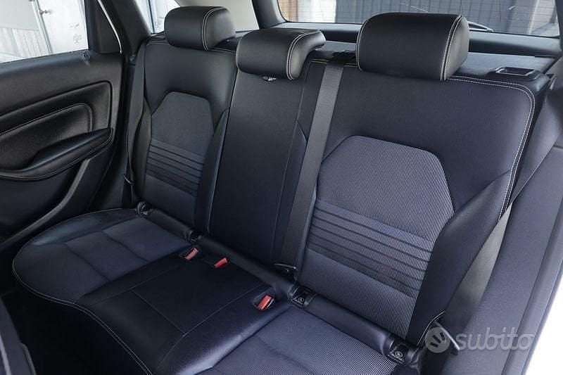 Käytetty Mercedes B200 Business 136 HP (100 kW) 2016 Valkoinen Tila-auto