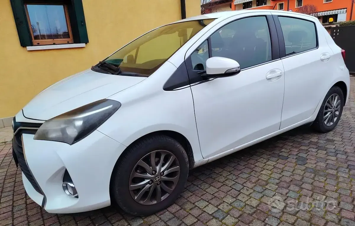 Usata Toyota Yaris 2016 Bianco Berlina