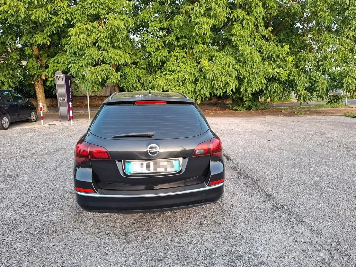 Usata Opel Astra 110 CV (80 kW) 2015 Nero Station wagon