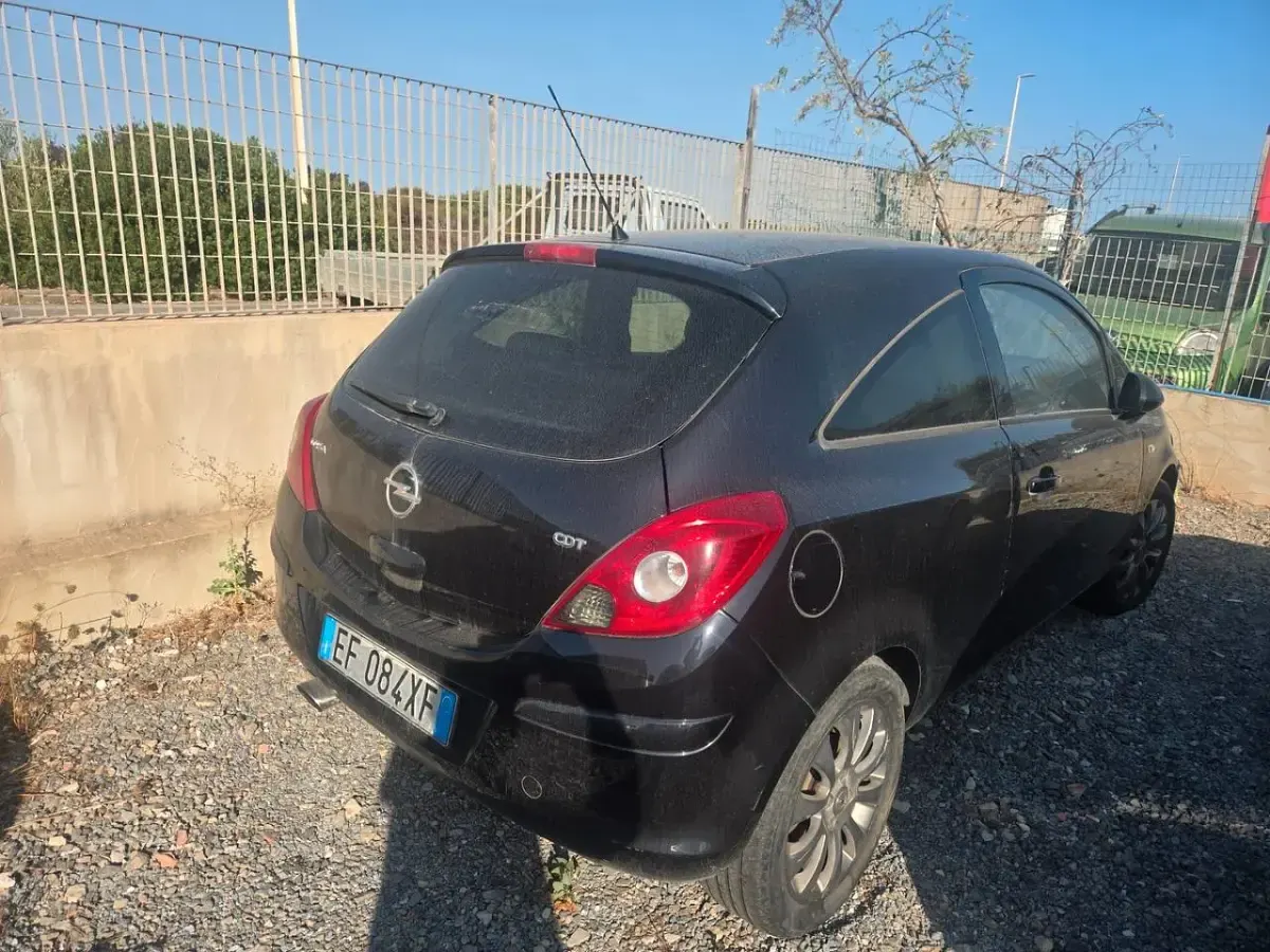 Usata Opel Corsa Edition 95 CV (69 kW) 2010 Nero Utilitaria