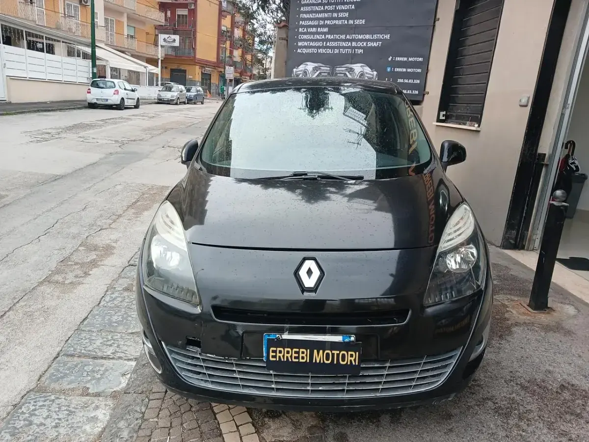 Usata Renault Scénic III 110 CV (80 kW) 2010 Nero Monovolume