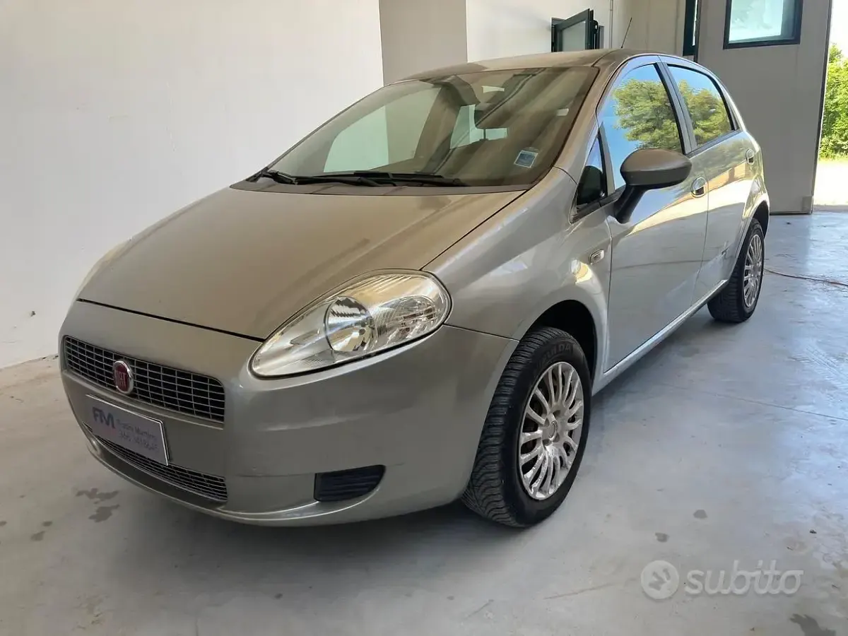 Usata Fiat Grande Punto Dynamic 69 CV (50 kW) 2009 Grigio Utilitaria