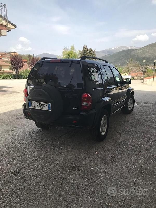 Usata Jeep Cherokee 143 CV (105 kW) 2003 Nero SUV