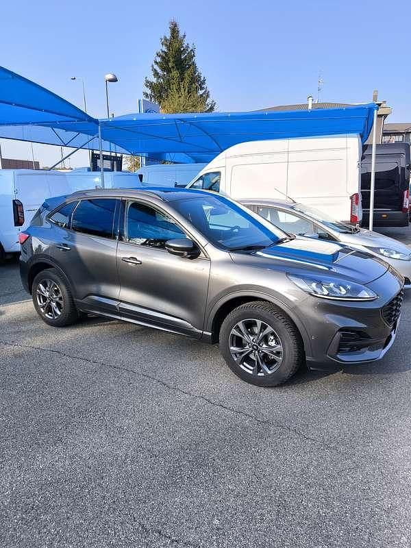 Usata Ford Kuga ST-Line 152 CV (111 kW) 2022 Grigio SUV