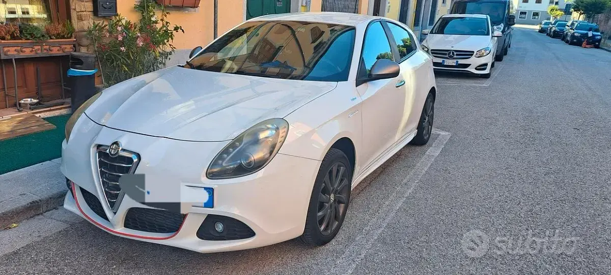 Usata Alfa Romeo Giulietta Veloce 140 CV (102 kW) 2013 Bianco Utilitaria