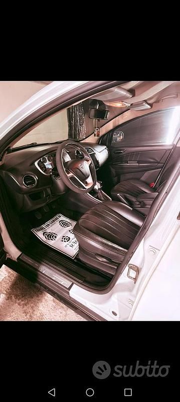 Usata Lancia Delta 120 CV (88 kW) 2009 Utilitaria