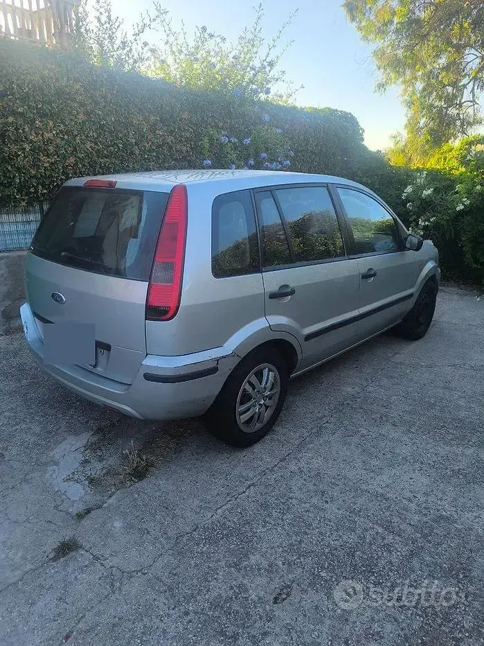 Usata Ford Fusion 80 CV (58 kW) 2004 Grigio Utilitaria