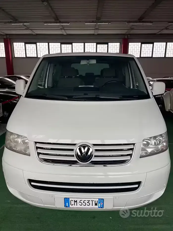 Usata VW Multivan 131 CV (96 kW) 2005 Bianco Monovolume