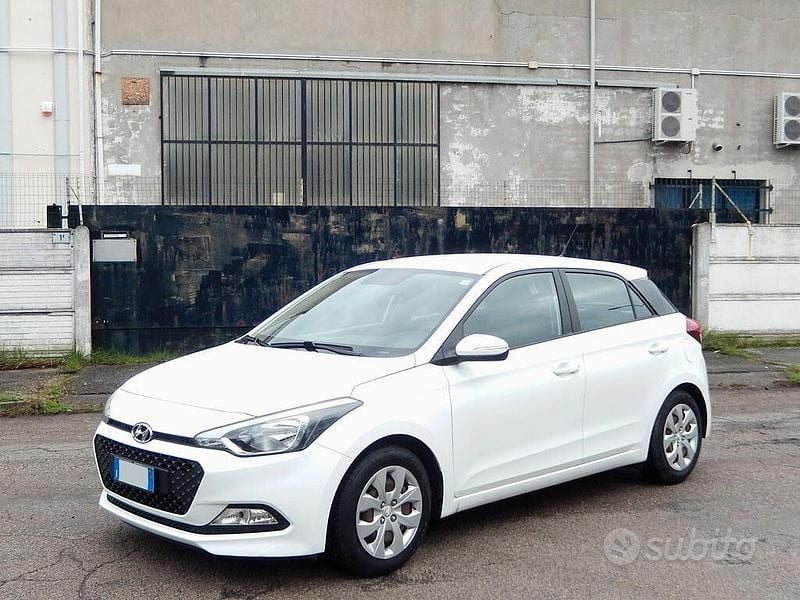 Bianco Usata 2016 Hyundai i20 Berlina | 5500 € (Ottimo prezzo) - Immagine 1/4