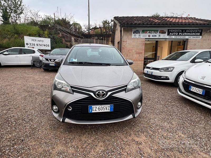 Usata Toyota Yaris 69 CV (50 kW) 2015 Grigio Utilitaria
