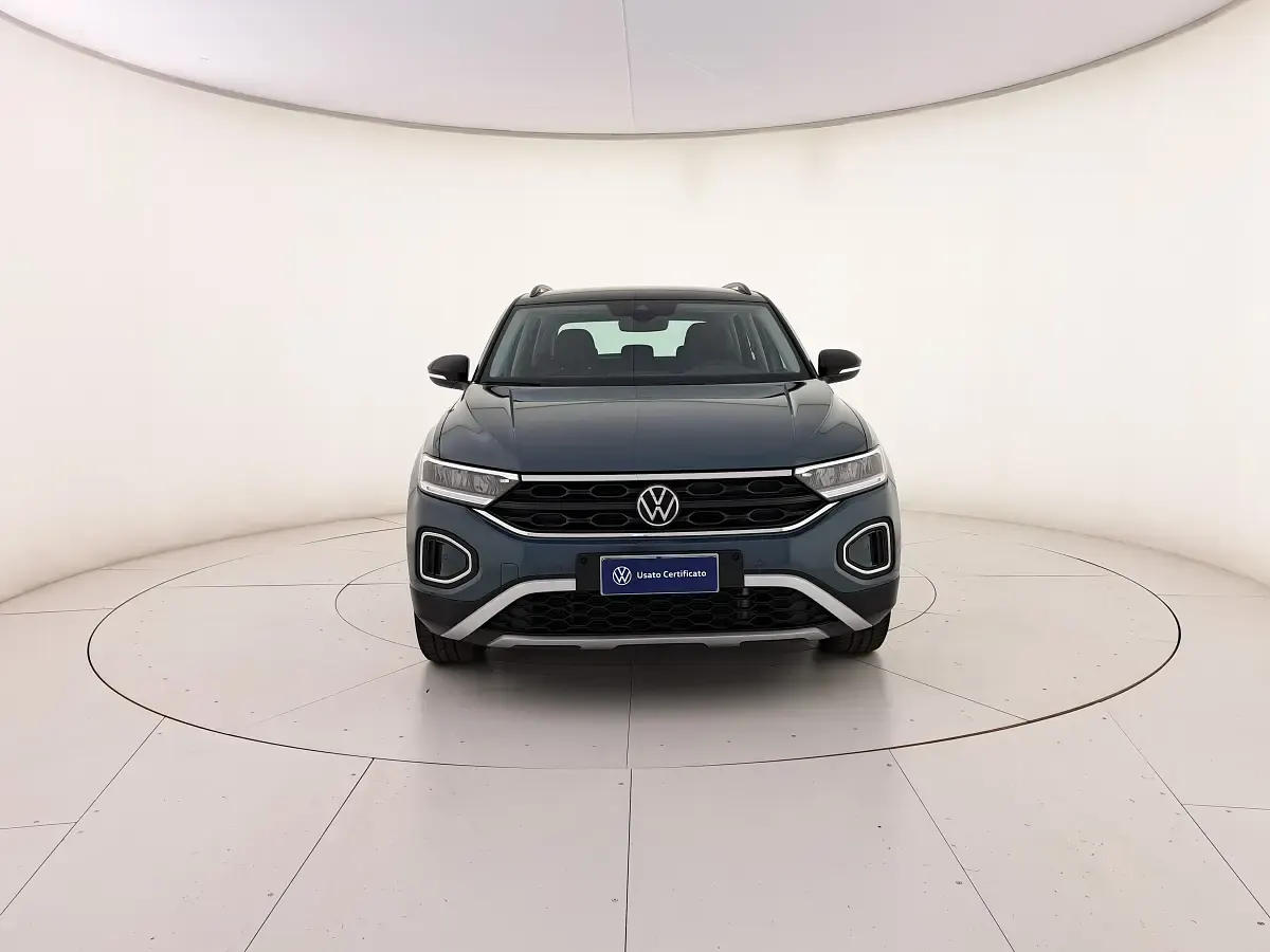 Usata VW T-Roc Life 116 CV (85 kW) 2025 Petroleum blue metallizzato nero SUV