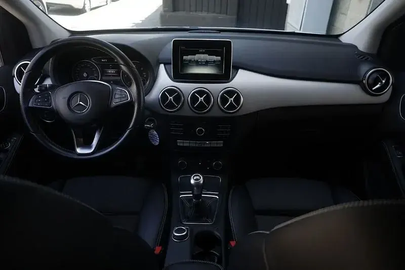 Usata Mercedes B180 109 CV (80 kW) 2016 Bianco Utilitaria