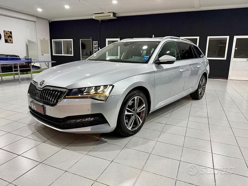 Usata Skoda Superb Style 119 CV (87 kW) 2020 Grigio Station wagon