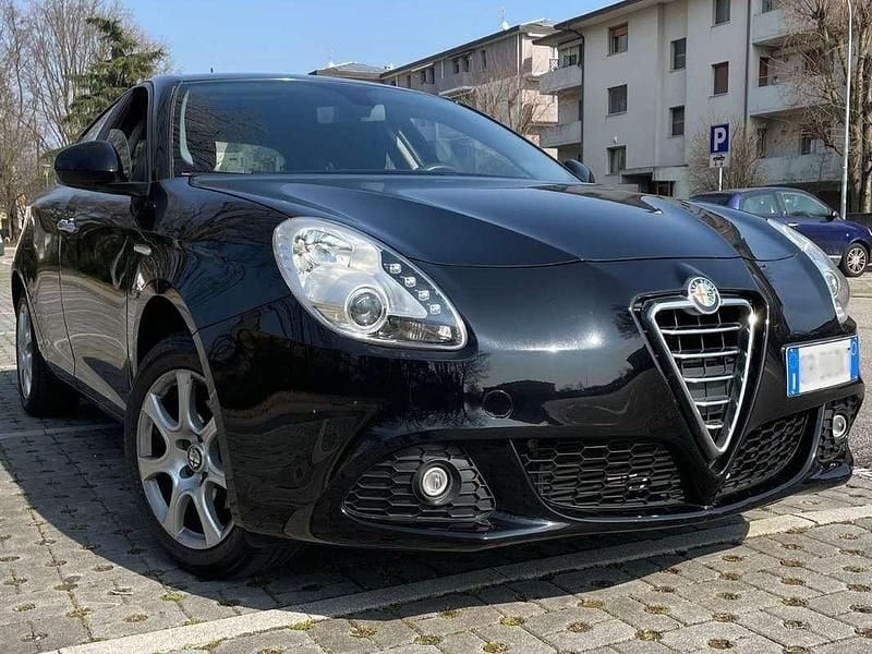 Nero Usata 2013 Alfa Romeo Giulietta Super Due volumi | 7900 € (Buon prezzo) - Immagine 1/4