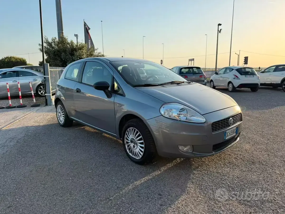 Usata Fiat Grande Punto Dynamic 65 CV (47 kW) 2007 Grigio Utilitaria