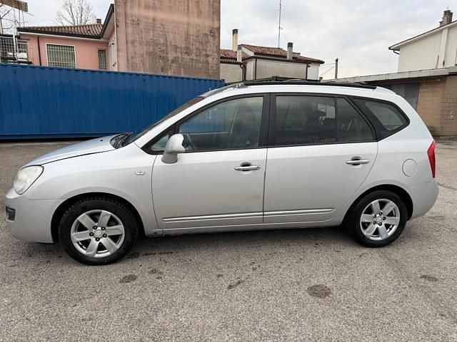 Usata Kia Carens EX 140 CV (102 kW) 2009 Grigio Monovolume