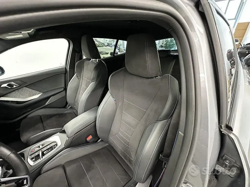 Usata BMW 118 150 CV (110 kW) 2025 Grigio Utilitaria