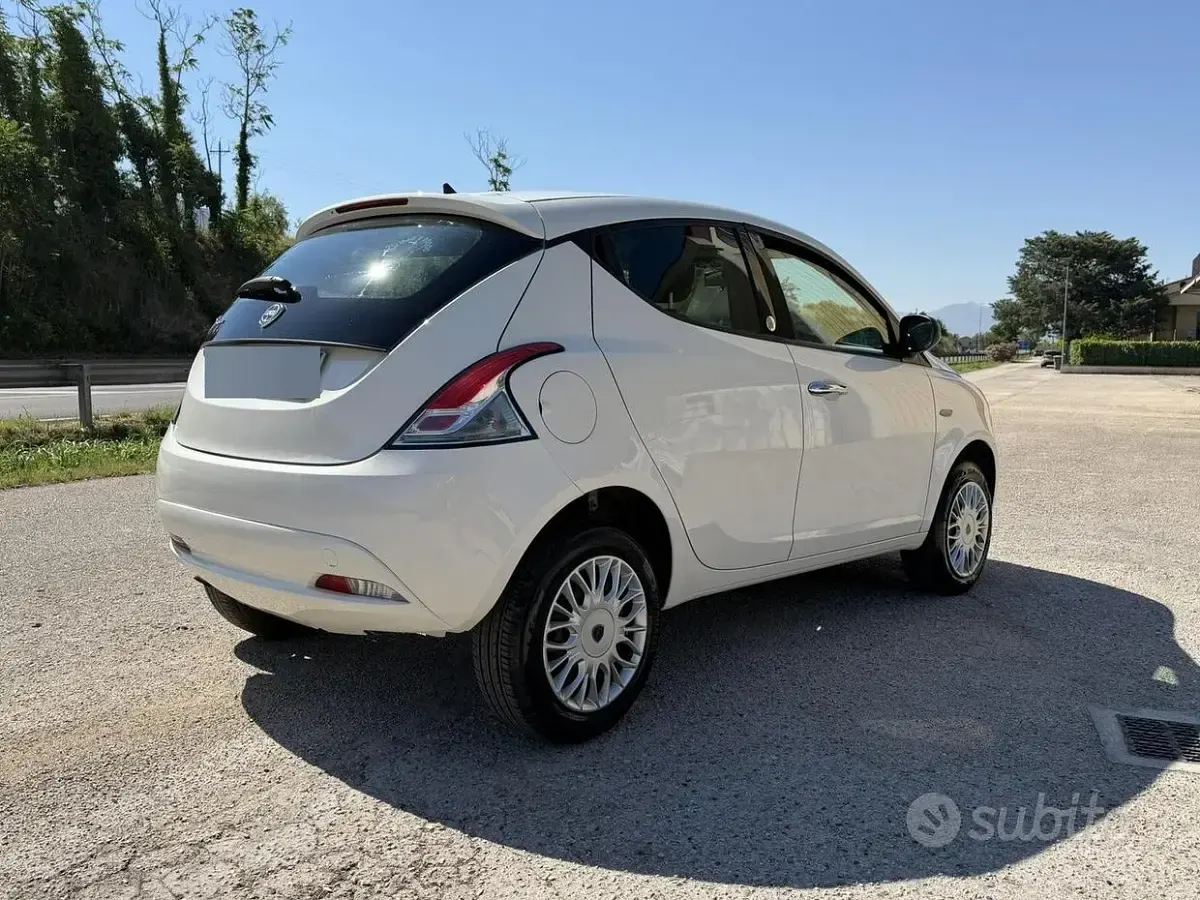 Usata Lancia Ypsilon 85 CV (62 kW) 2015 Utilitaria