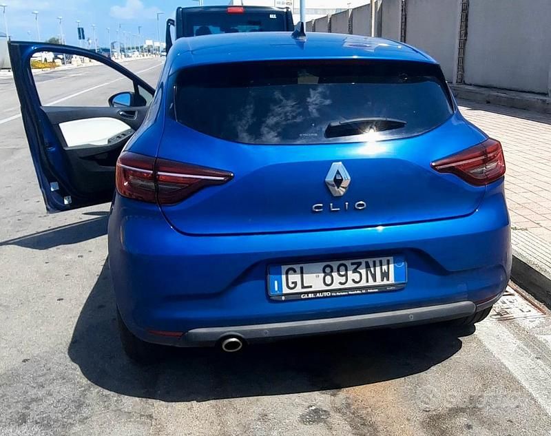 Usata Renault Clio V 101 CV (74 kW) 2023 Blu Utilitaria