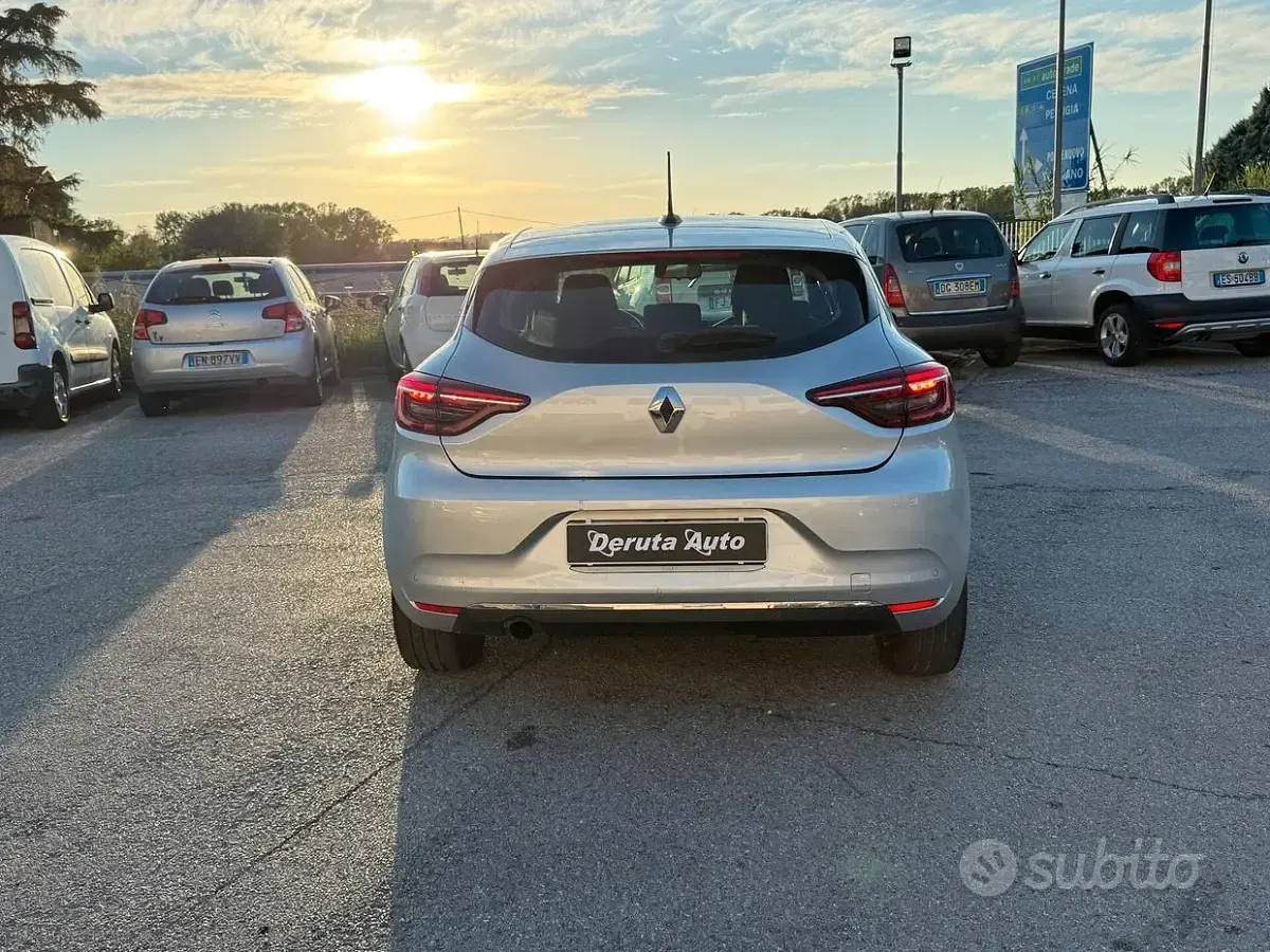 Usata Renault Clio V Intens 86 CV (63 kW) 2020 Grigio Berlina