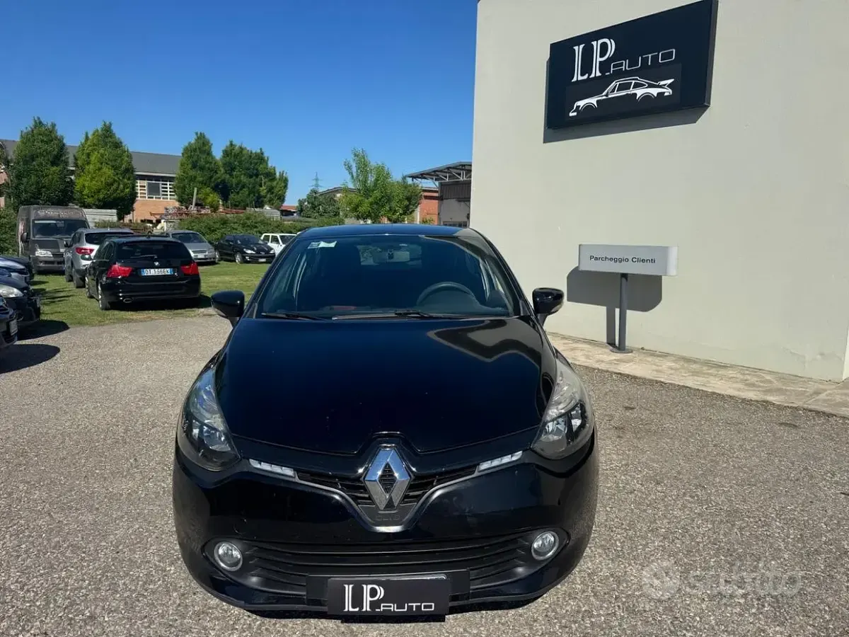 Second-hand Renault Clio IV Zen 75 CP (55 kW) 2016 Negru Berlinǎ
