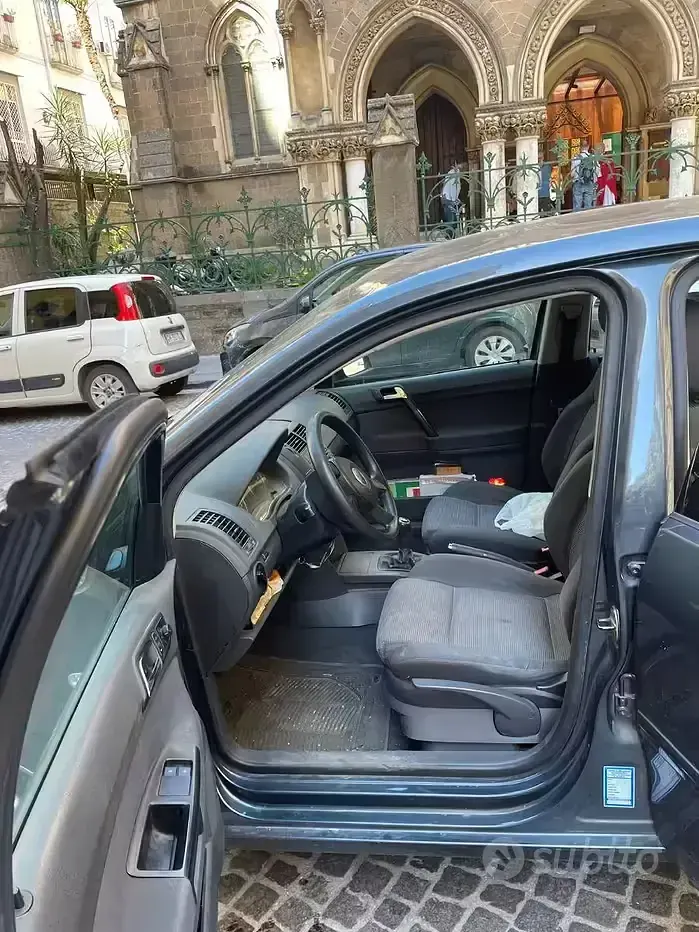 Usata VW Polo Highline 101 CV (74 kW) 2004 Grigio Utilitaria