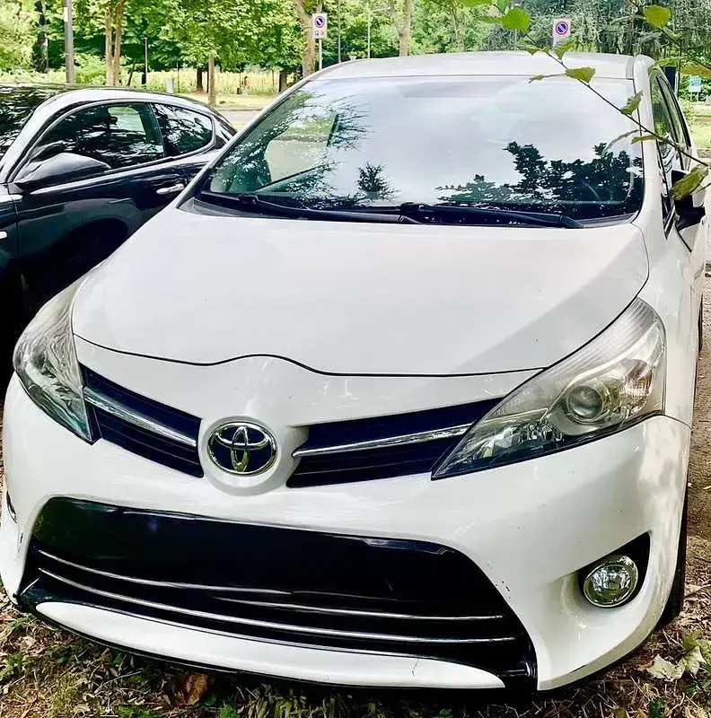 Usata Toyota Verso Active 111 CV (81 kW) 2016 Bianco Monovolume