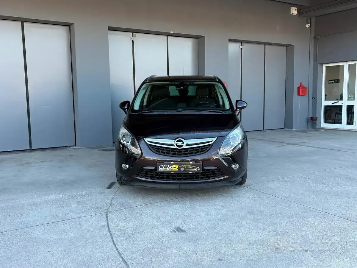 Usata Opel Zafira Tourer Cosmo 150 CV (110 kW) 2015 Marrone Monovolume