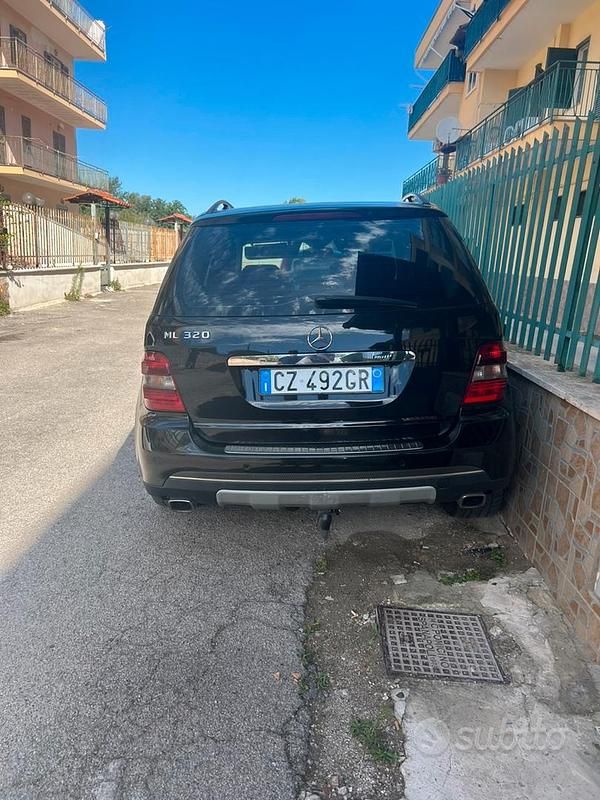Usata Mercedes ML320 224 CV (164 kW) 2006 Nero SUV