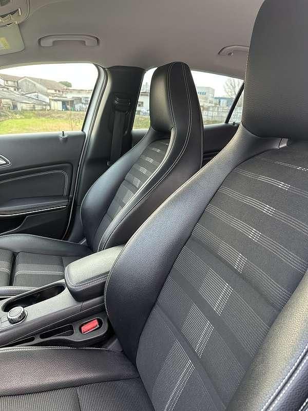 Usata Mercedes GLA180 Business 109 CV (80 kW) 2018 Bianco SUV