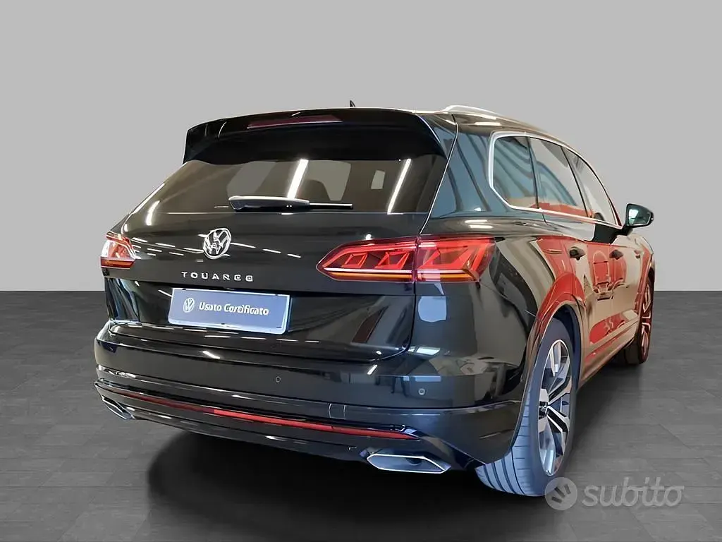 Usata VW Touareg Elegance 231 CV (169 kW) 2023 Grenadill black metallizzato SUV