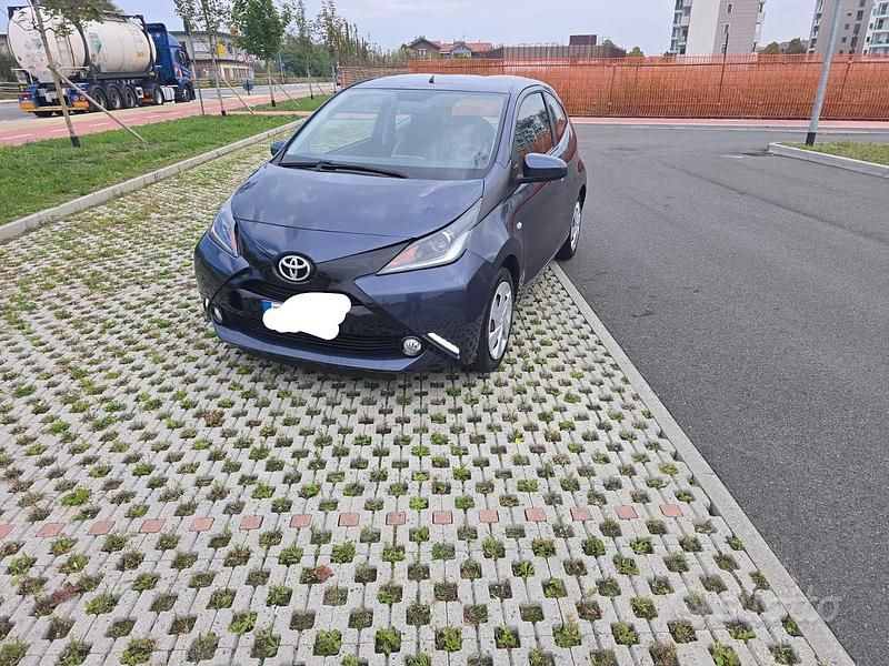 Usata 2015 Toyota Aygo Due volumi | 7000 € (Buon prezzo) - Immagine 1/4
