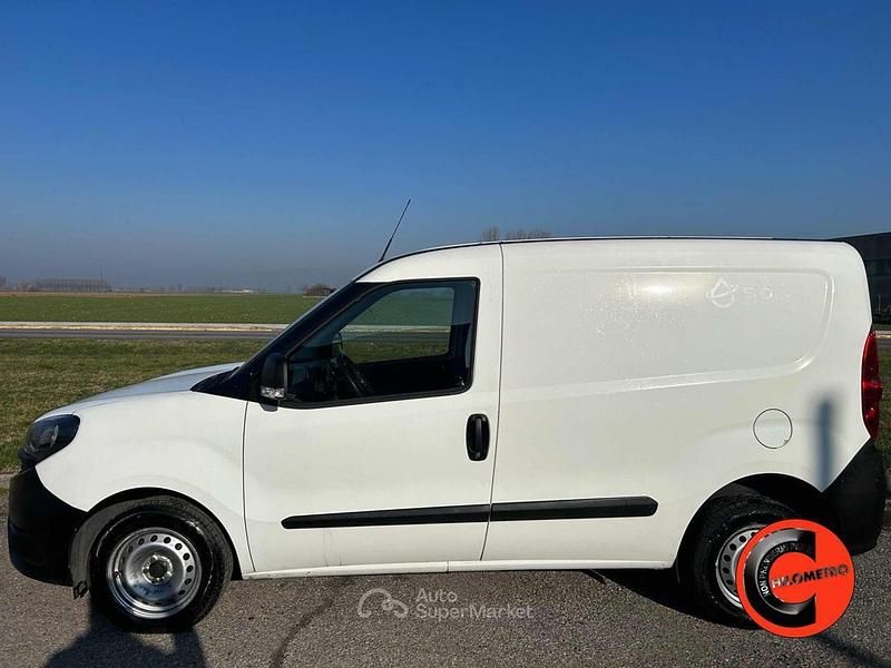 Usata Fiat Doblò 95 CV (69 kW) 2021 Bianco pastello Monovolume